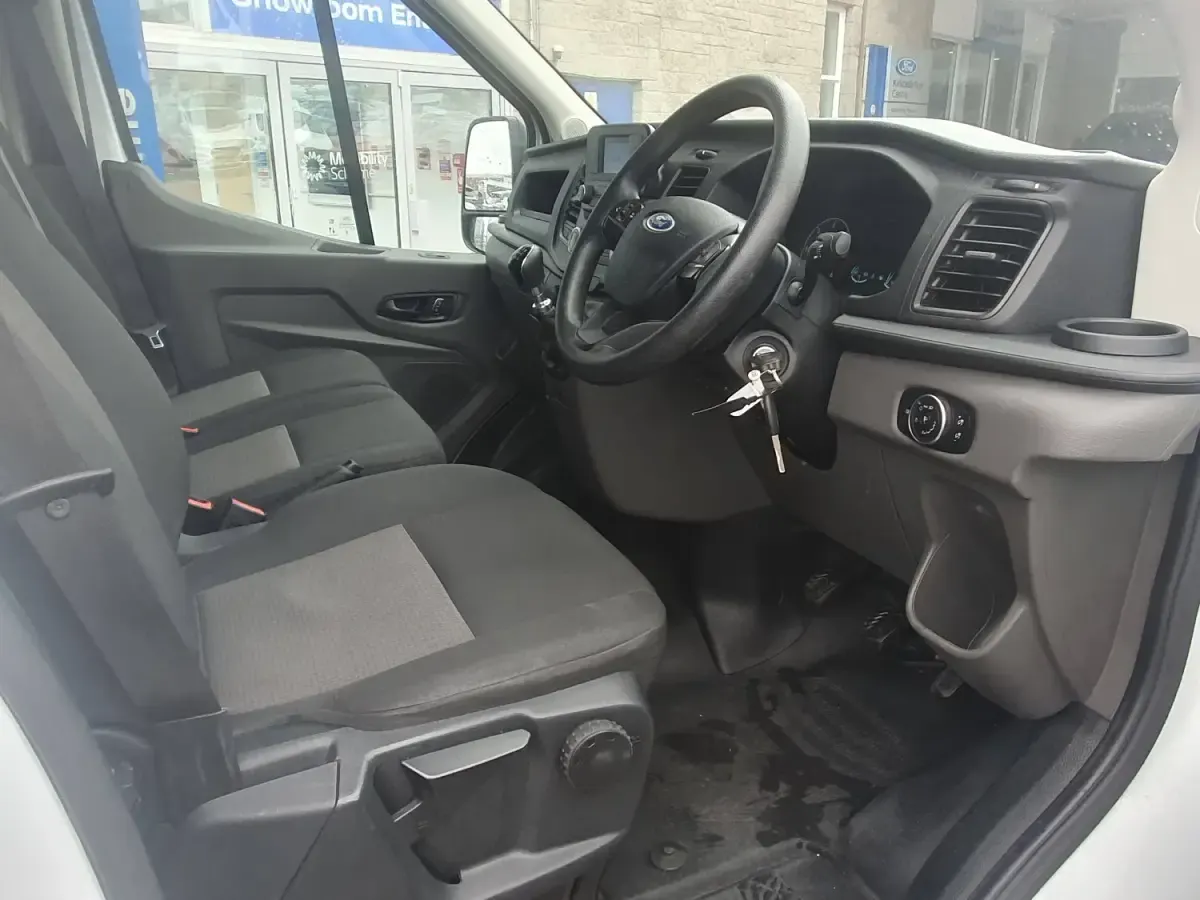 Second-hand Ford Transit 130 CP (95 kW) 2023 Alb Van
