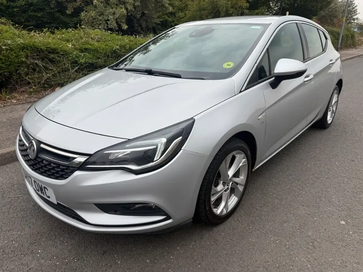 Used Vauxhall Astra SRi 136 HP (100 kW) 2017 Silver Hatchback
