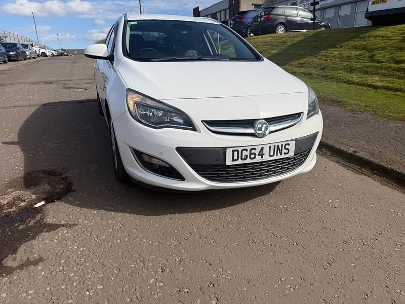 Used Vauxhall Astra Elite 2014 White Estate