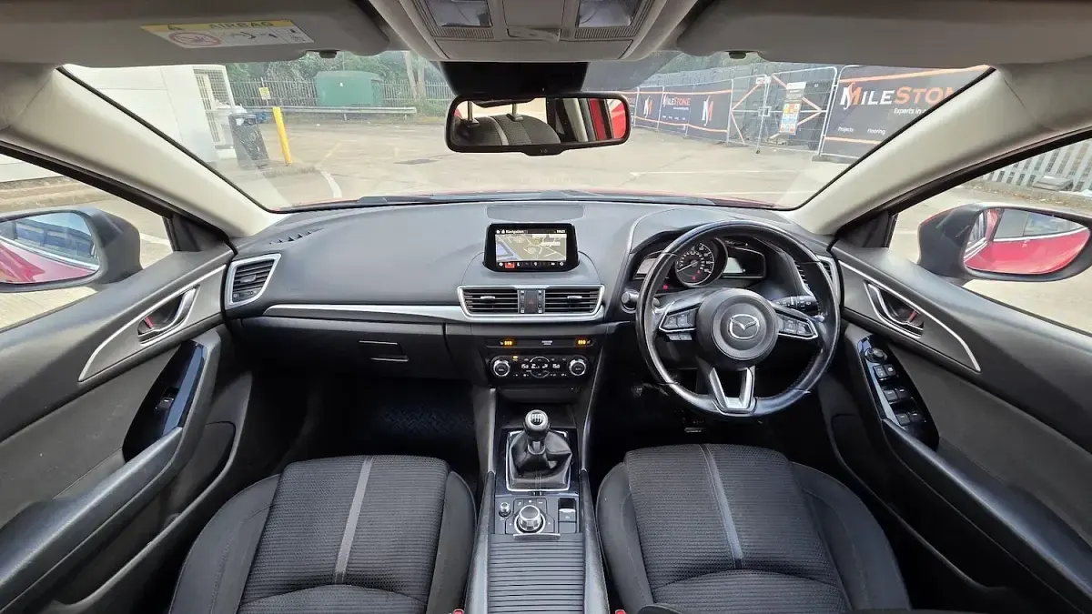 Used Mazda 3 120 HP (88 kW) 2017 Red Hatchback