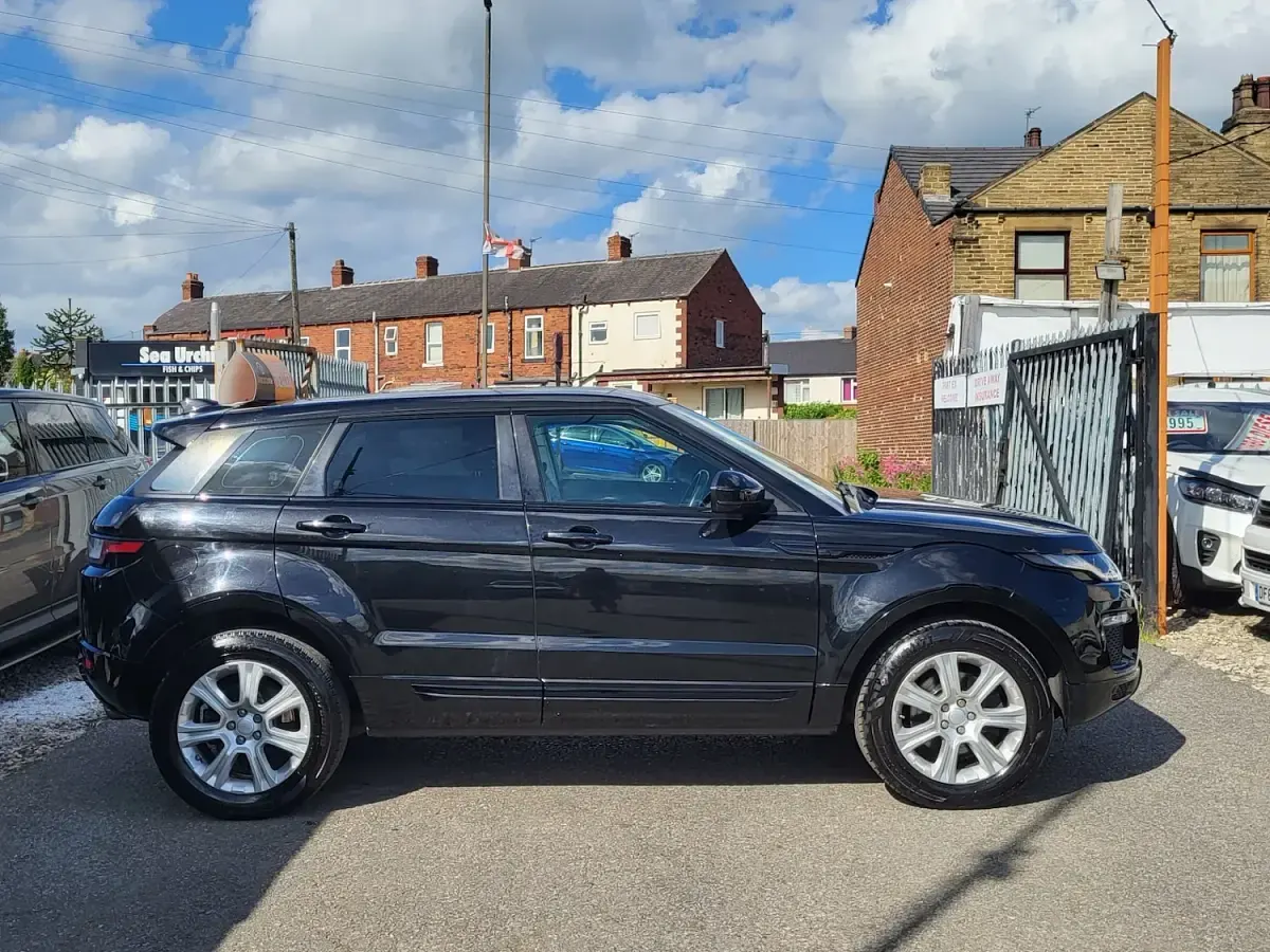Used Land Rover Range Rover evoque SE 2016 Black Estate