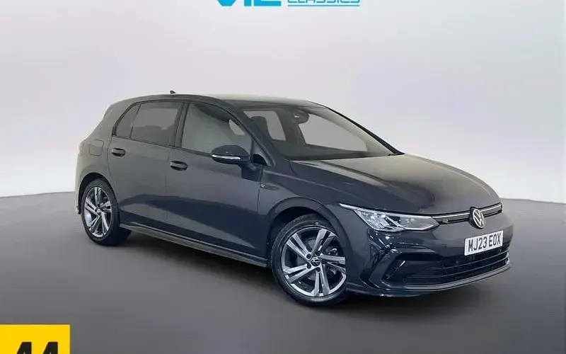 Second-hand VW Golf VIII R-line 131 CP (96 kW) 2024 Hatchback