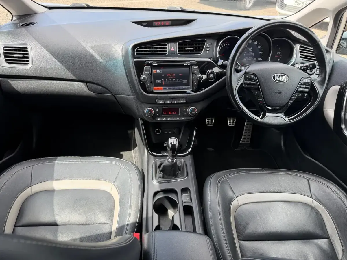 Used Kia Ceed 128 HP (94 kW) 2013 Silver Hatchback