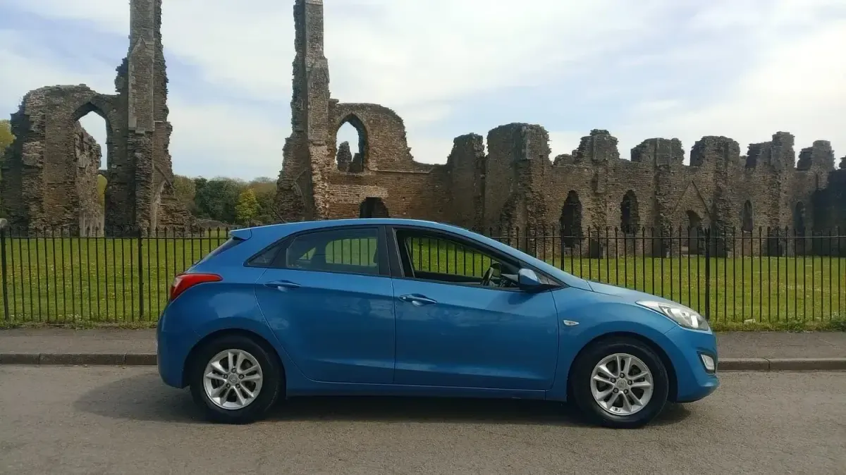 Used Hyundai i30 Active 100 HP (73 kW) 2014 Blue Hatchback