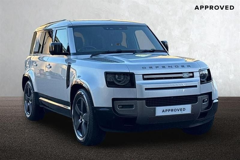 Used Land Rover Defender HSE Dynamic 300 HP (220 kW) 2024 Hakuba silver Estate