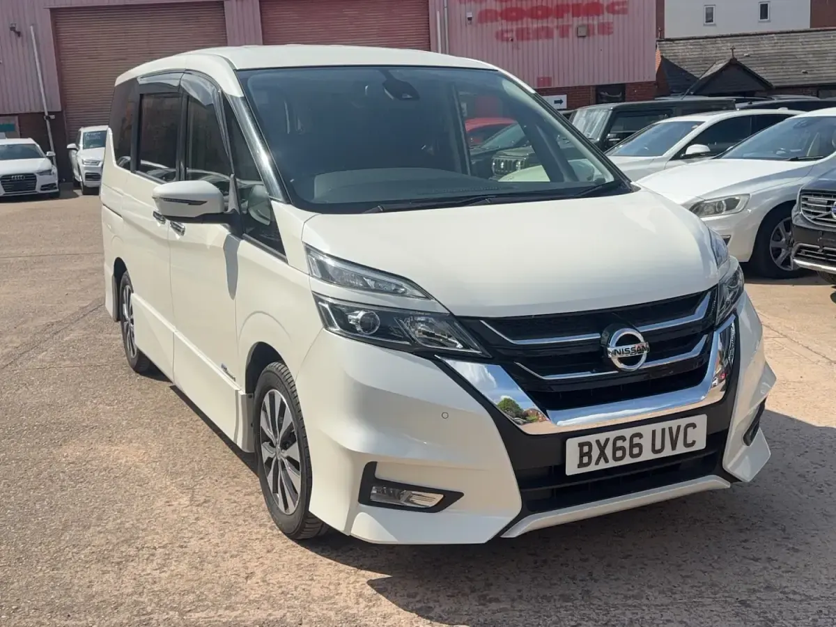 Used Nissan Serena 2017 White MPV