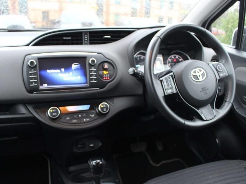 Used Toyota Yaris Hybrid 2018 White Hatchback