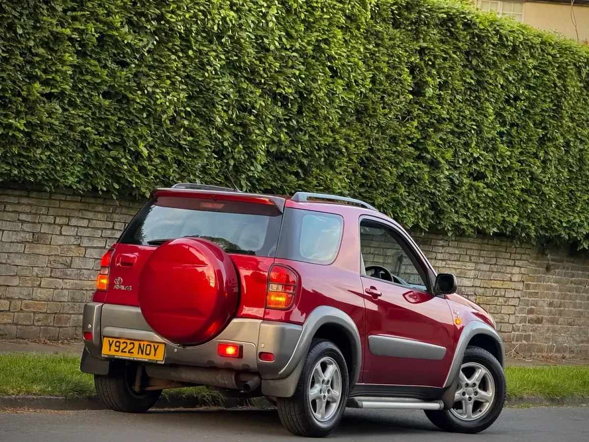 Used Toyota RAV4 147 HP (108 kW) 2001 Red SUV