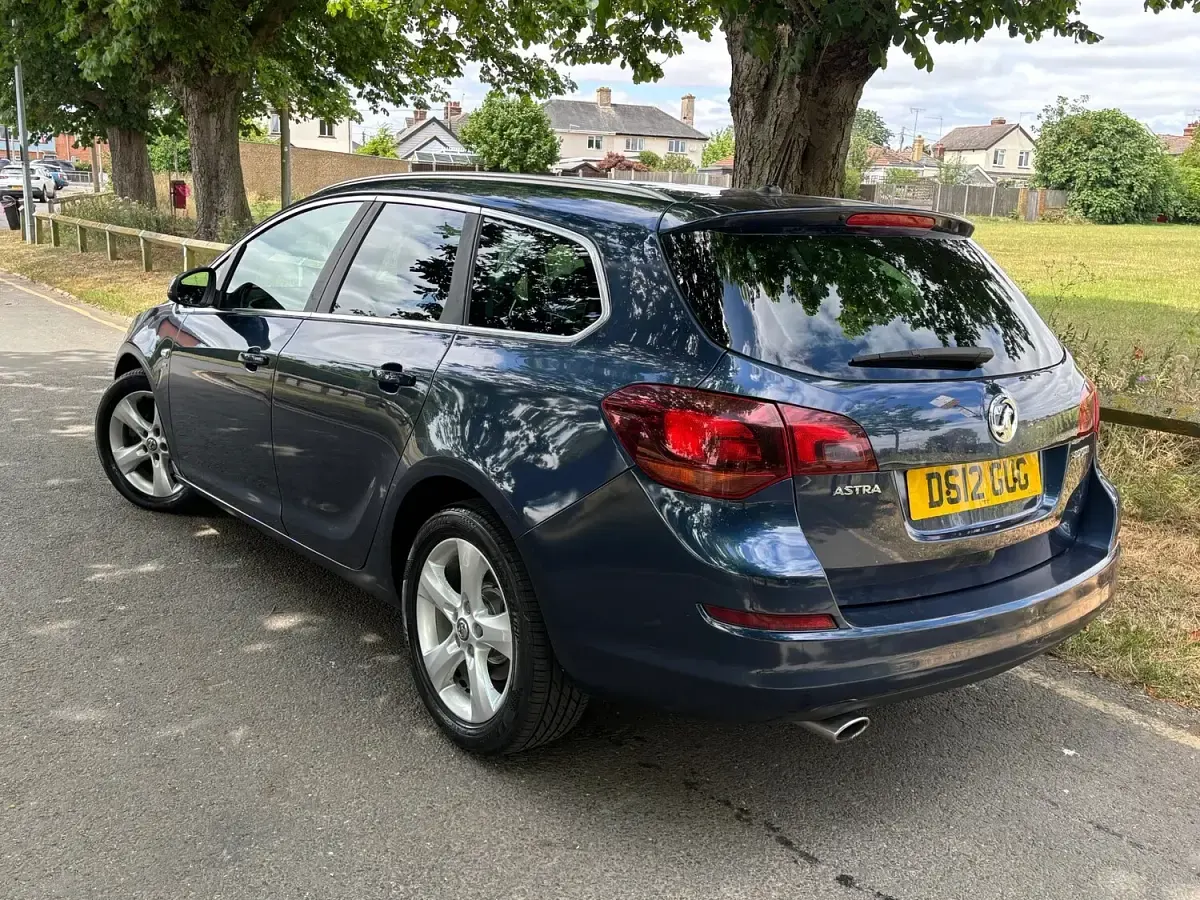 Used Vauxhall Astra SRi 165 HP (121 kW) 2012 Blue Estate
