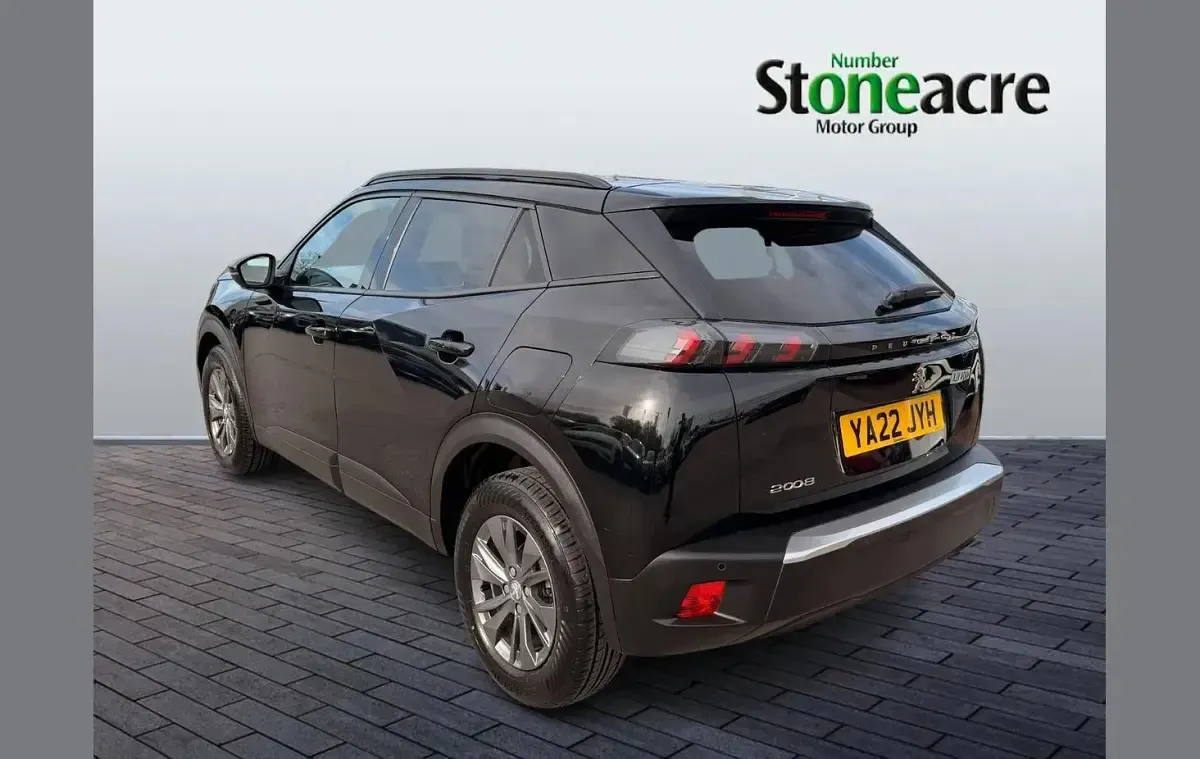 Second-hand Peugeot 2008 Active+ 100 CP (73 kW) 2022 Negru SUV