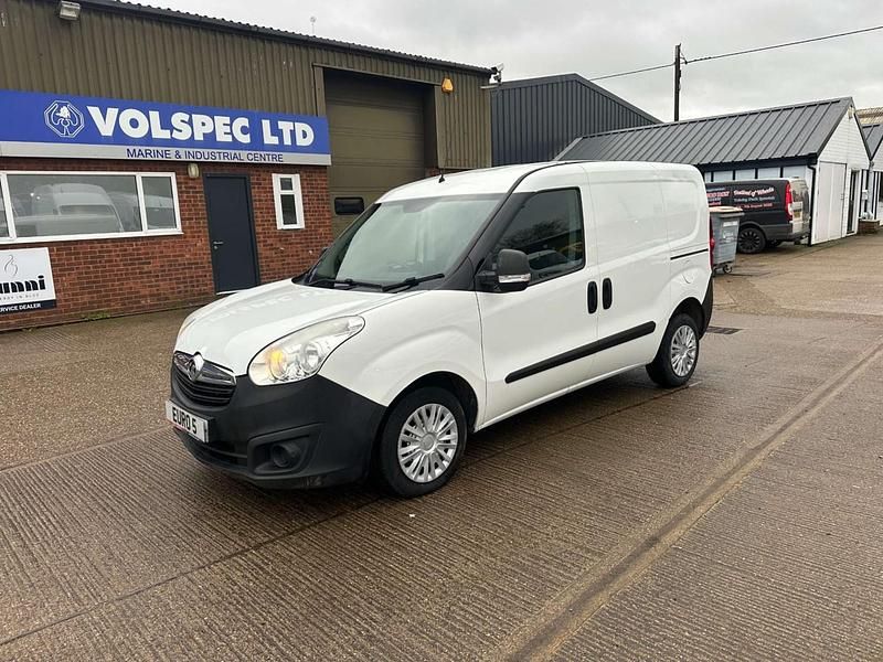 Used Vauxhall Combo 2015 White MPV