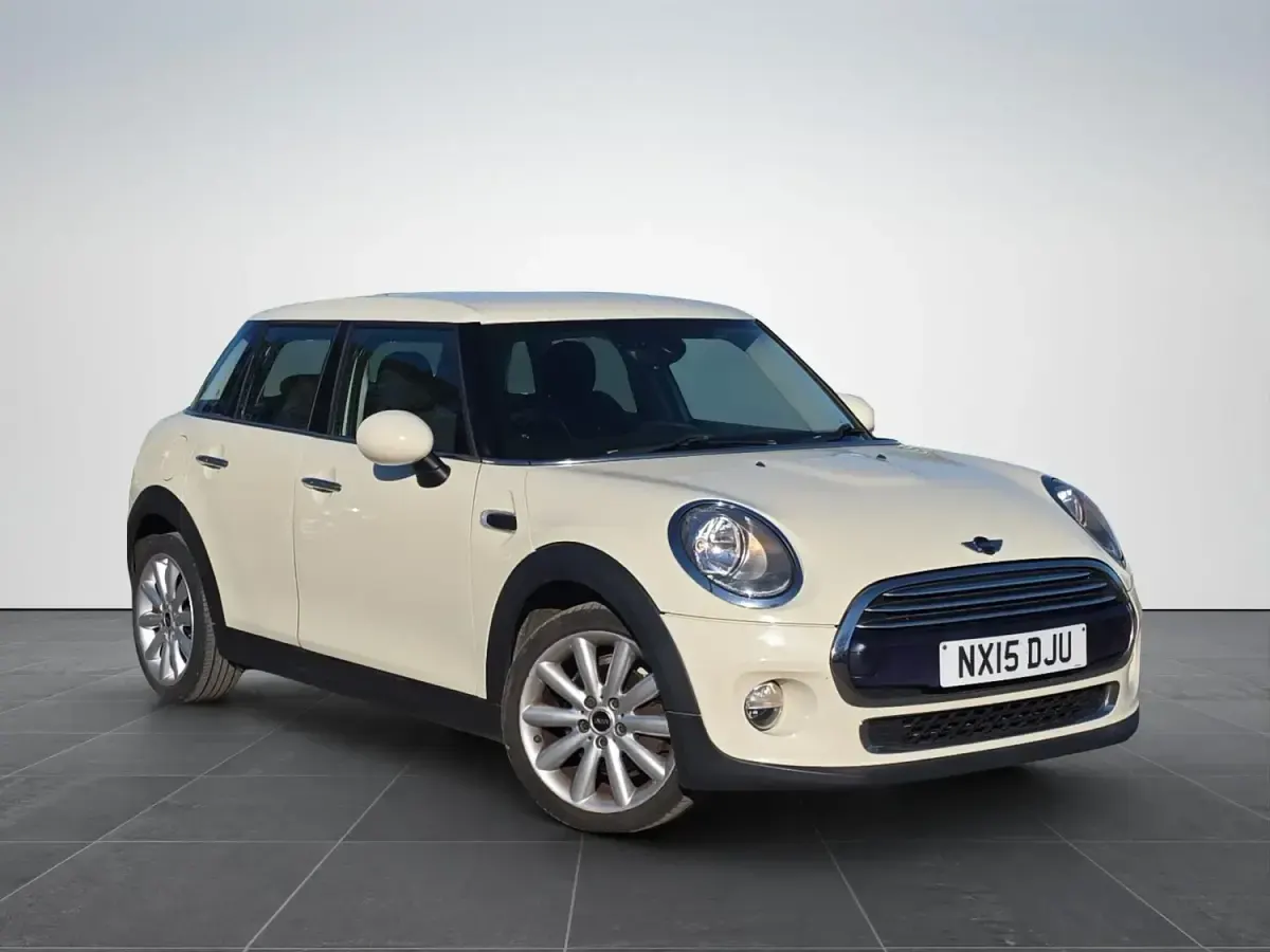 Used Mini Cooper D Hatch 2015 White Hatchback