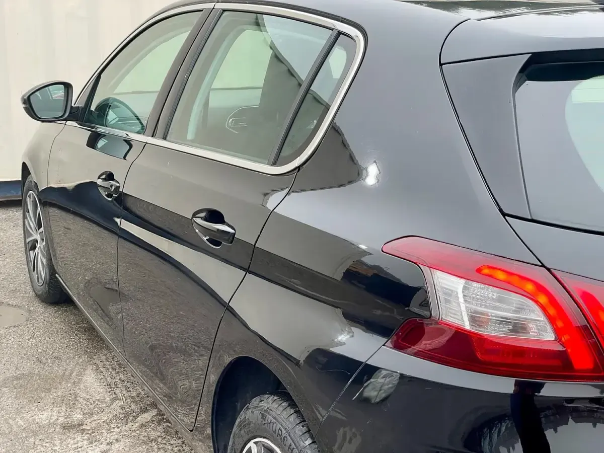 Used Peugeot 308 Allure 120 HP (88 kW) 2016 Black Hatchback