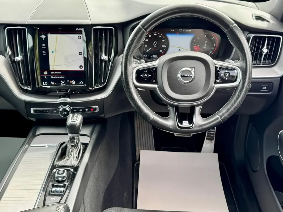Used Volvo XC60 R-Design 190 HP (139 kW) 2018 Grey SUV