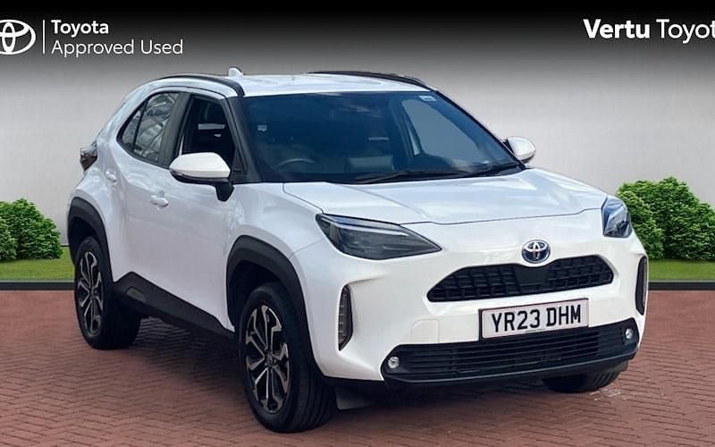 Used 2025 Toyota Yaris Hybrid Design Estate | £19,989 (Super price) - Image 1/4