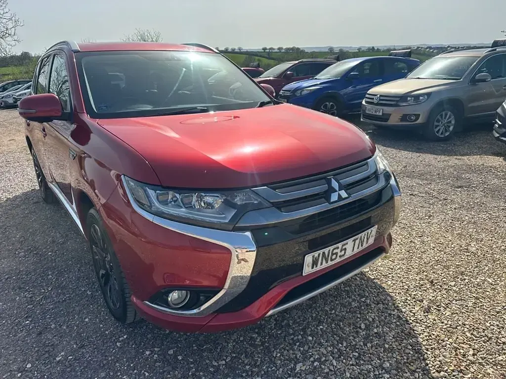 Usado Mitsubishi Outlander P-HEV 200 HP (147 kW) 2015 Vermelho SUV