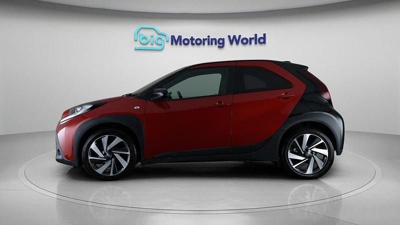 Used Toyota Aygo X 72 HP (52 kW) 2023 Red SUV