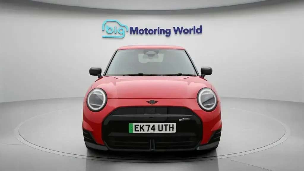 Used Mini Cooper SE Sport 160 kW (218 HP) 2024 Red Hatchback