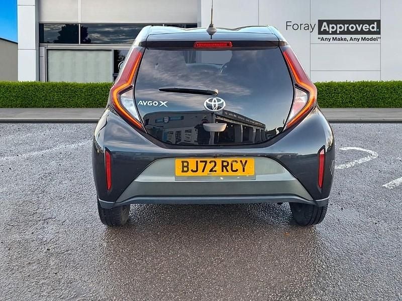 Used Toyota Aygo X 72 HP (52 kW) 2022 Khaki green SUV