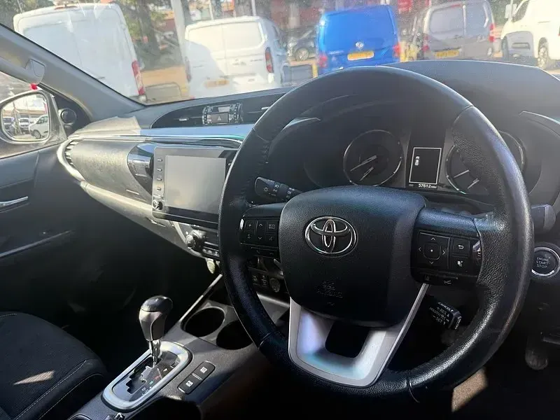 Second-hand Toyota HiLux 201 CP (147 kW) 2021 Argintiu Pickup