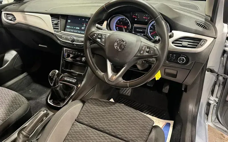 Used Vauxhall Astra SRi 145 HP (106 kW) 2020 Silver Hatchback
