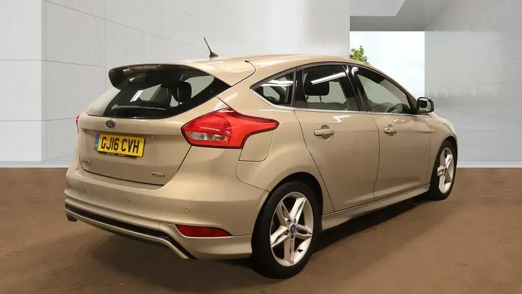 Used Ford Focus Zetec 2016 Silver Hatchback