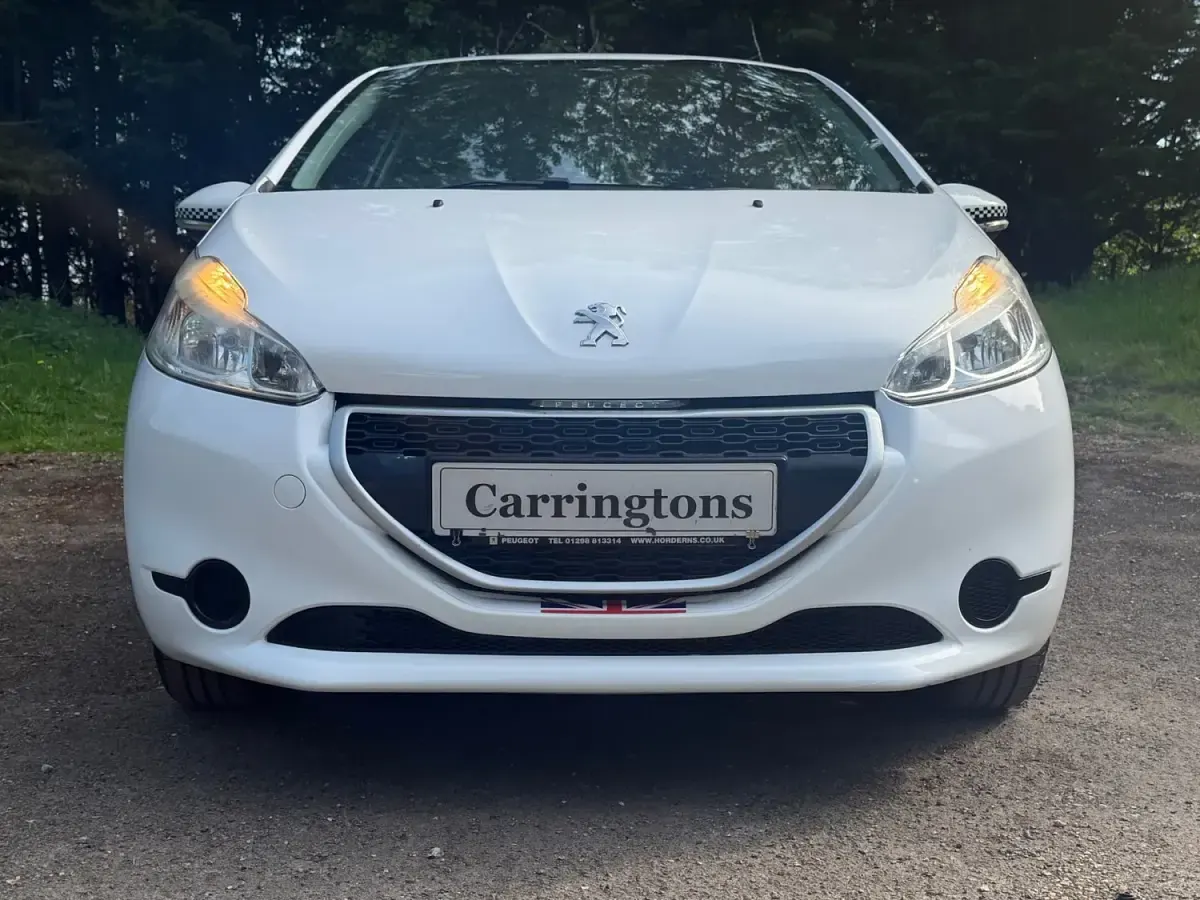 Used Peugeot 208 Access 68 HP (50 kW) 2012 White Hatchback