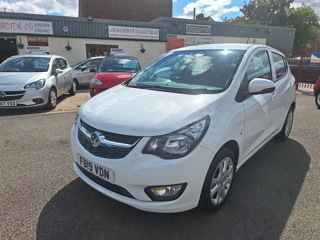 Used Vauxhall Viva 73 HP (53 kW) 2019 White Hatchback
