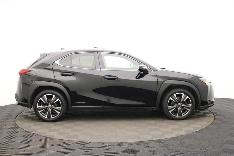 Used Lexus UX E-FOUR 184 HP (135 kW) 2019 Black SUV