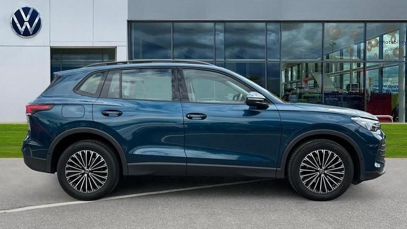 Used VW Tiguan Life 150 HP (110 kW) 2025 Nightshade blue metallic  SUV