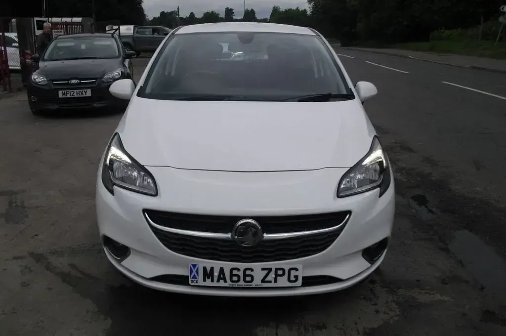 Used Vauxhall Corsa SRi 75 HP (55 kW) 2016 White Hatchback