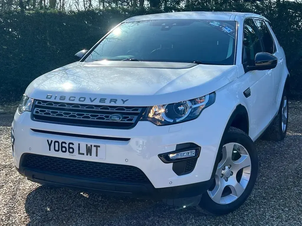 Used Land Rover Discovery 5 Pure 150 HP (110 kW) 2017 White SUV