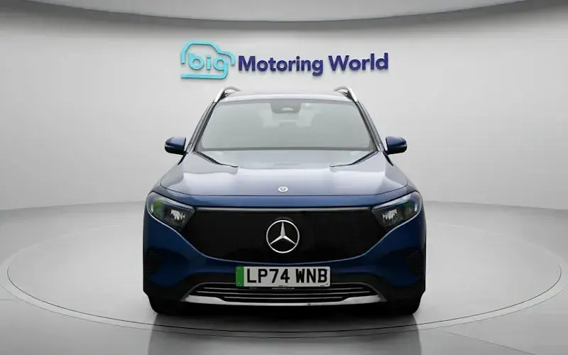 Begagnad Mercedes EQB250+ Executive 139 kW (190 HK) 2025 Blå SUV