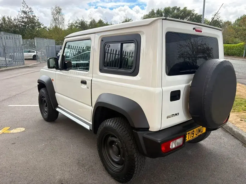 Used Suzuki Jimny SZ4 102 HP (75 kW) 2019 White SUV