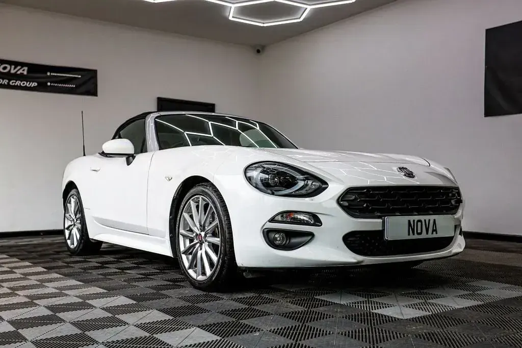 Used Fiat 124 Spider Lusso Plus 140 HP (102 kW) 2018 White Cabriolet