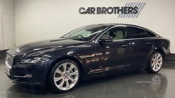 Usado Jaguar XJ Portfolio 300 HP (220 kW) 2016 Preto Sedan