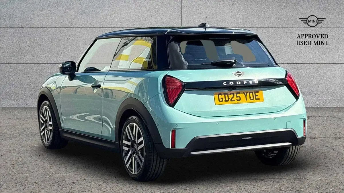 Used Mini Cooper Hatch 113 kW (154 HP) 2025 Green Hatchback