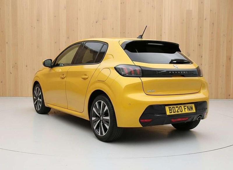 Used Peugeot 208 Allure 101 HP (74 kW) 2020 Yellow Hatchback