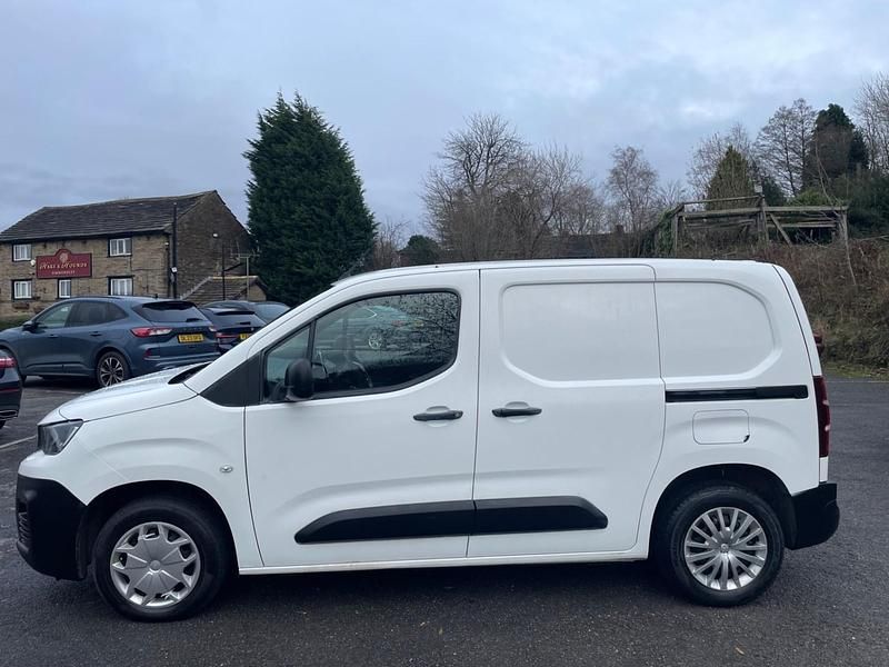 Used Peugeot Partner 2019 White MPV