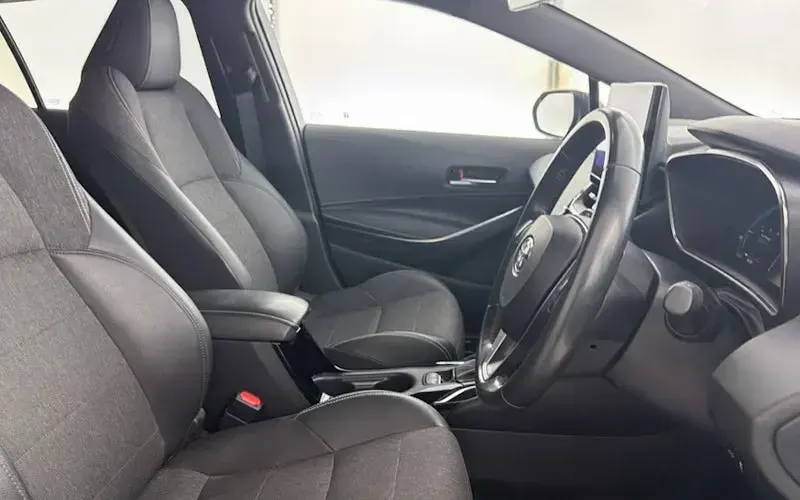 Used Toyota Corolla Design 140 HP (102 kW) 2023 Blue Estate