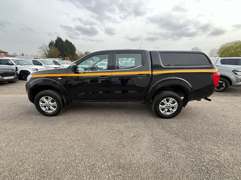 Used Nissan Navara Acenta 163 HP (119 kW) 2021 Black Pickup
