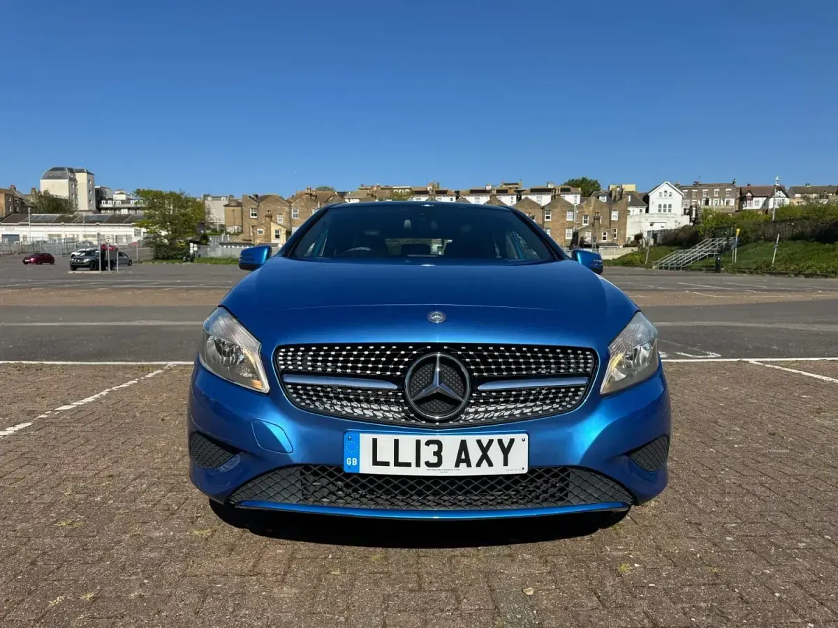 Used Mercedes A180 SE 122 HP (89 kW) 2013 Blue Hatchback