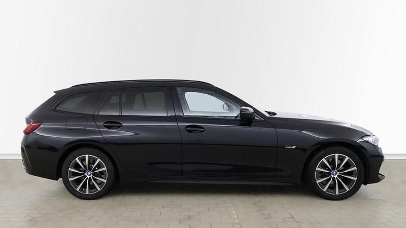 Usado BMW 330e Sport Line 288 HP (211 kW) 2023 Preto Carrinha