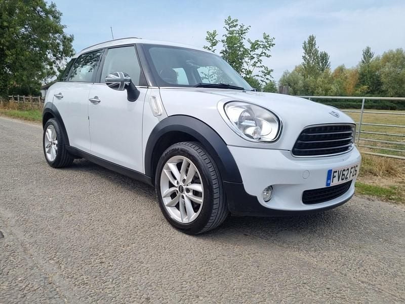 White Used 2012 Mini One Countryman SUV | £4,995 (Fair price) - Image 1/4