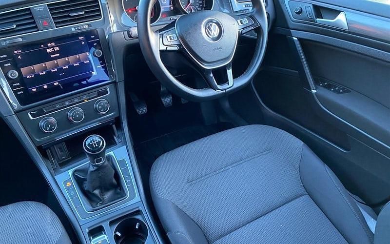 Used VW Golf VII Match 116 HP (85 kW) 2019 White Estate