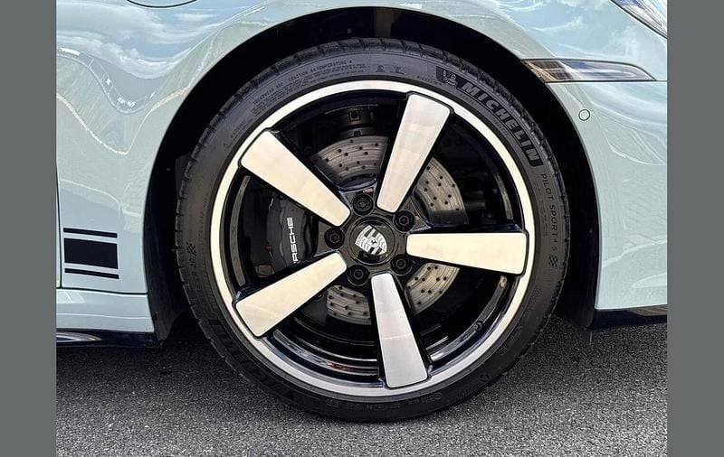 Used Porsche 911 480 HP (353 kW) 2025 Green Coupe