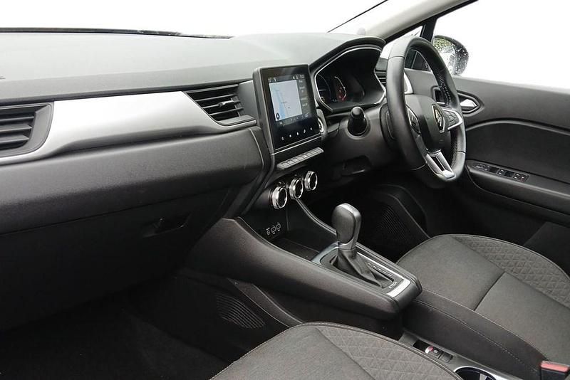 Second-hand Renault Captur Iconic 145 CP (106 kW) 2022 Roșu SUV