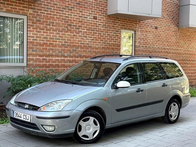 Silver Used 2004 Ford Focus Ghia Estate | £2,495 (Expensive) - Image 1/4