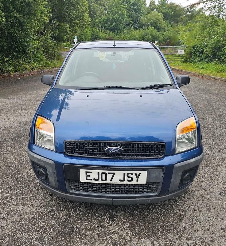 Used Ford Fusion Zetec 79 HP (58 kW) 2007 Blue Hatchback