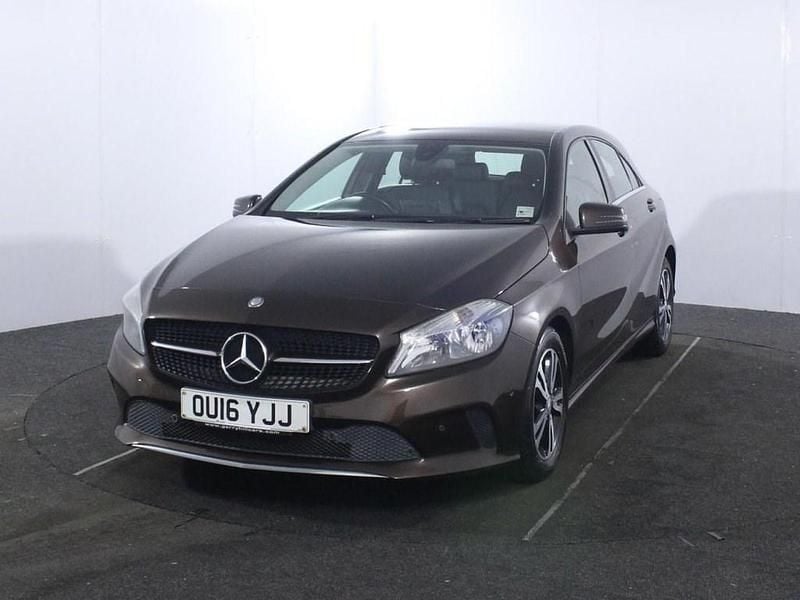 Used Mercedes A180 Executive 109 HP (80 kW) 2016 Bronze Hatchback